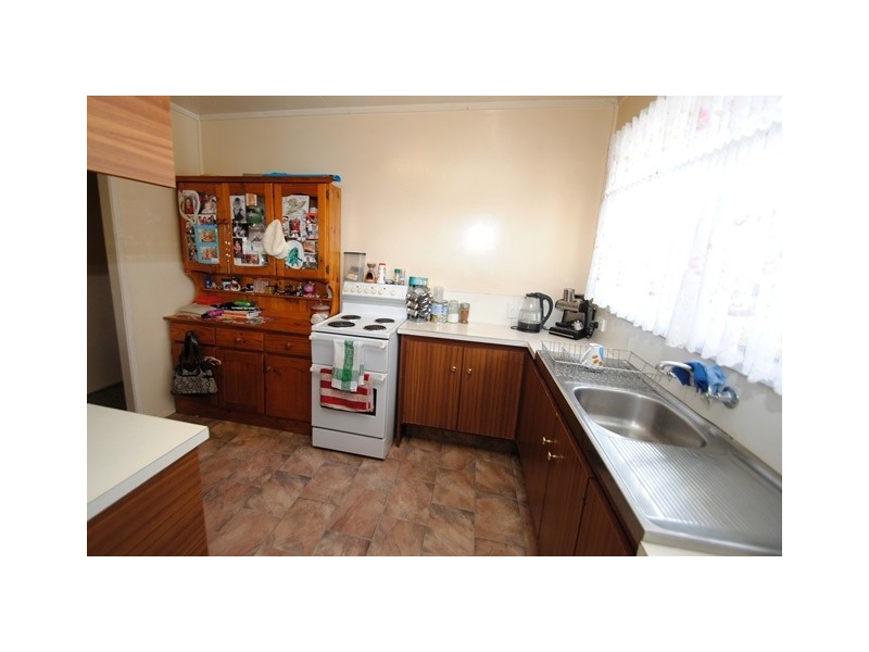 16 Barton Road, Victory Heights QLD 4570