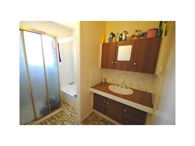 16 Barton Road, Victory Heights QLD 4570