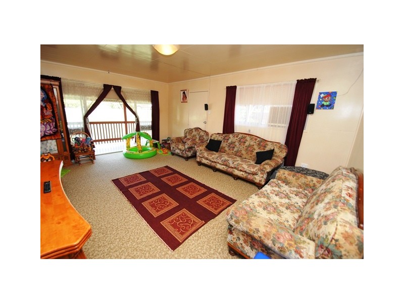 16 Barton Road, Victory Heights QLD 4570