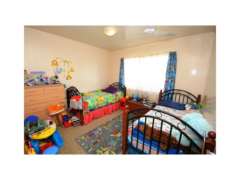 16 Barton Road, Victory Heights QLD 4570