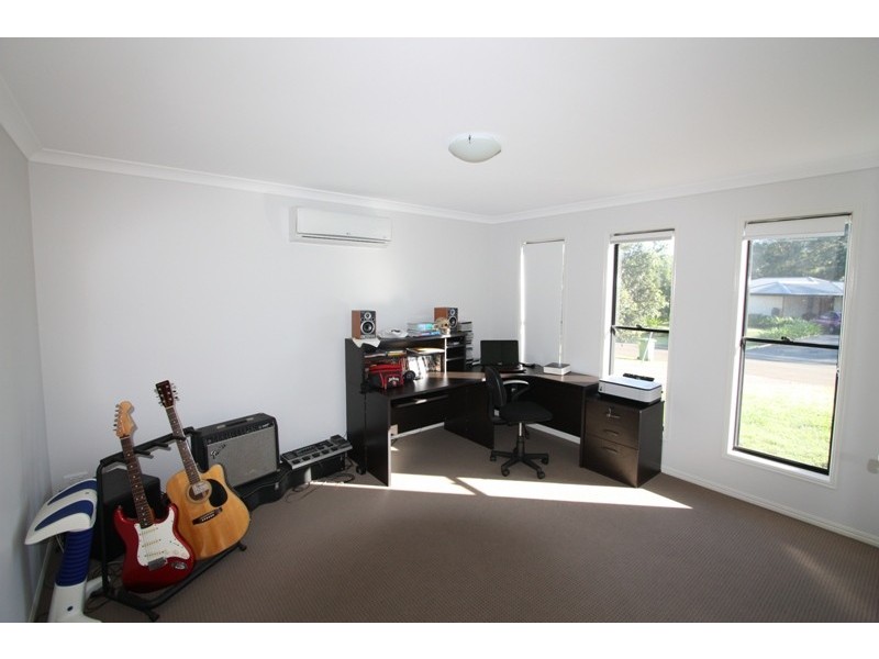 6 Overton Way, Kin Kin QLD 4571