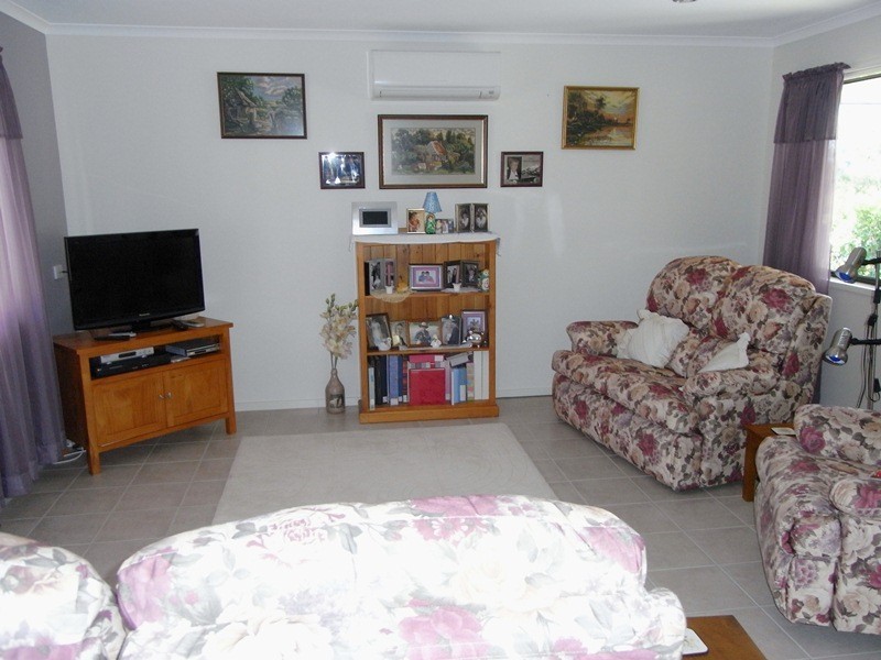 12 Suncrest Court, Southside QLD 4570
