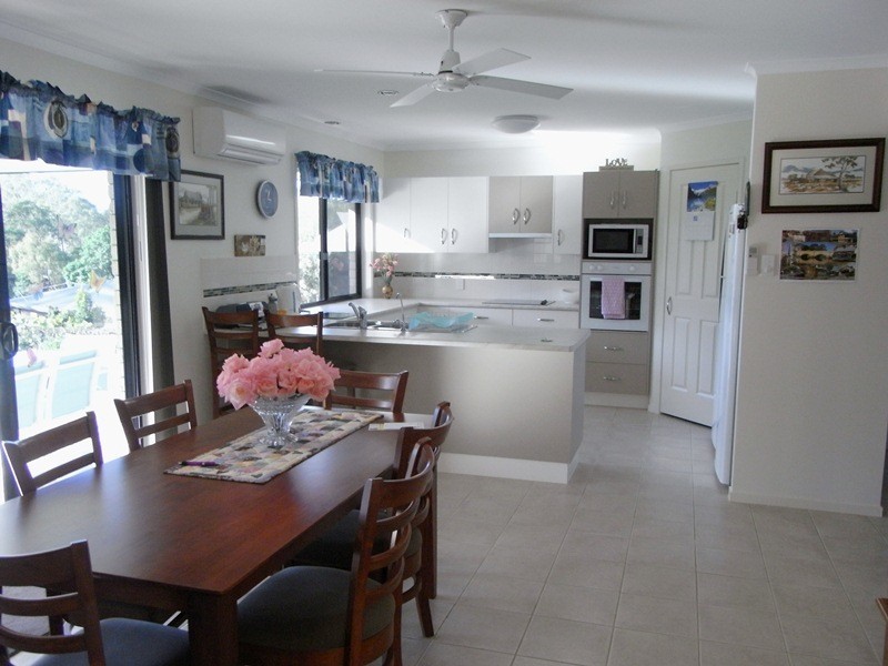 12 Suncrest Court, Southside QLD 4570