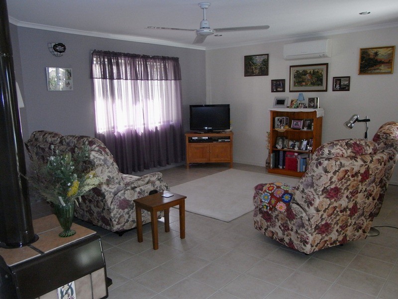 12 Suncrest Court, Southside QLD 4570