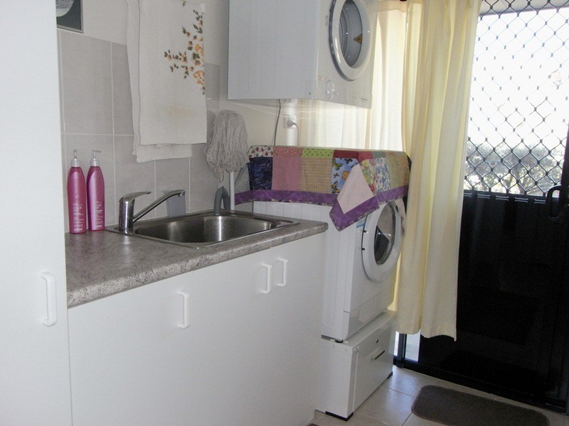 12 Suncrest Court, Southside QLD 4570