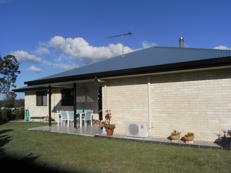 12 Suncrest Court, Southside QLD 4570