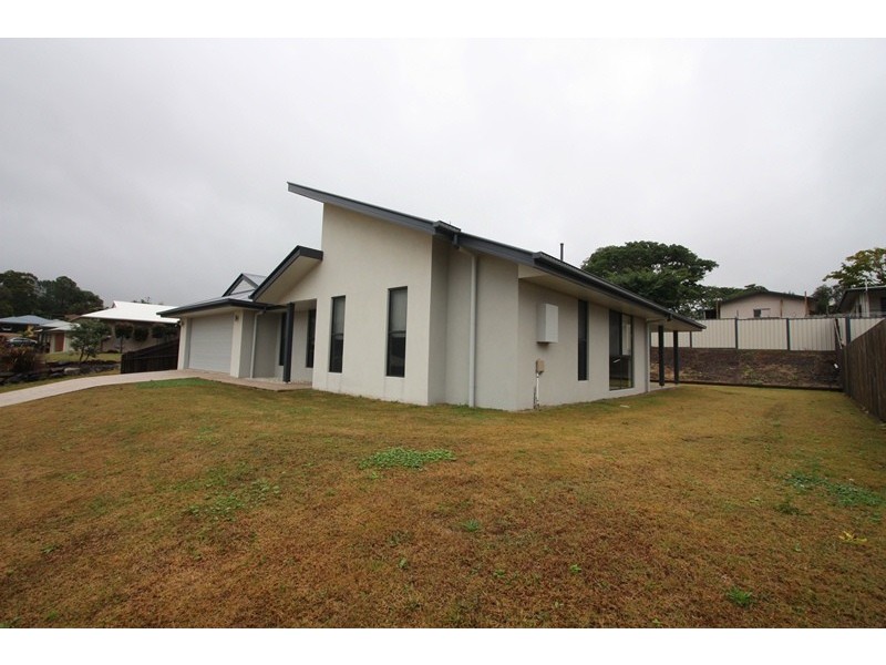 8 Eagle Hawk Drive, Southside QLD 4570