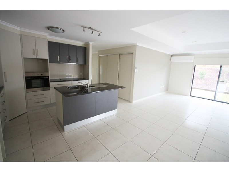 8 Eagle Hawk Drive, Southside QLD 4570