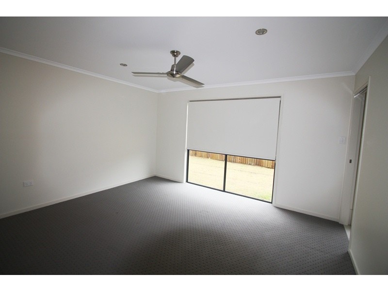 8 Eagle Hawk Drive, Southside QLD 4570