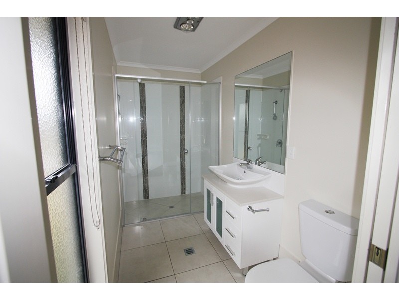 8 Eagle Hawk Drive, Southside QLD 4570