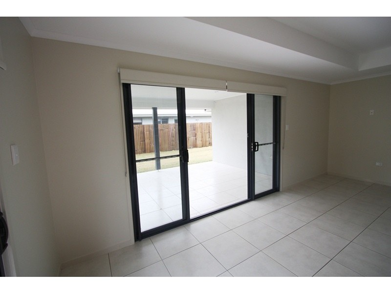 8 Eagle Hawk Drive, Southside QLD 4570