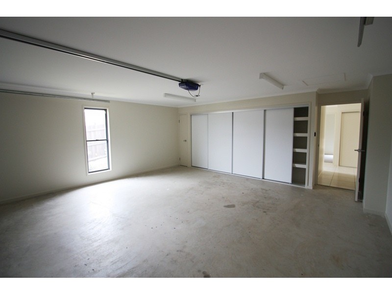 8 Eagle Hawk Drive, Southside QLD 4570