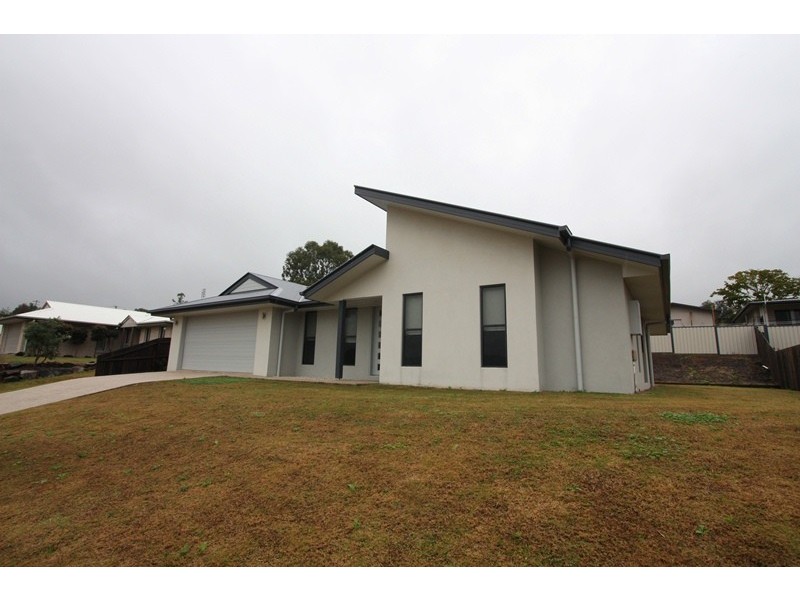 8 Eagle Hawk Drive, Southside QLD 4570