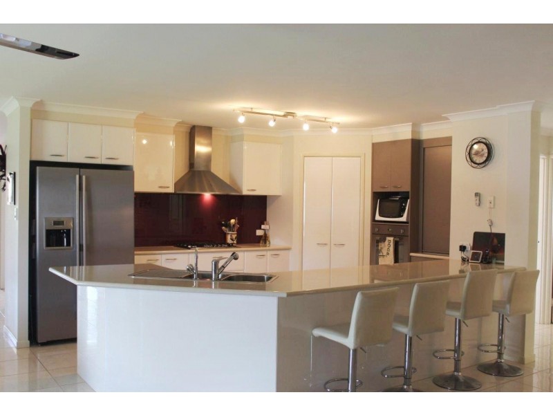 11 Duffy Court, Southside QLD 4570