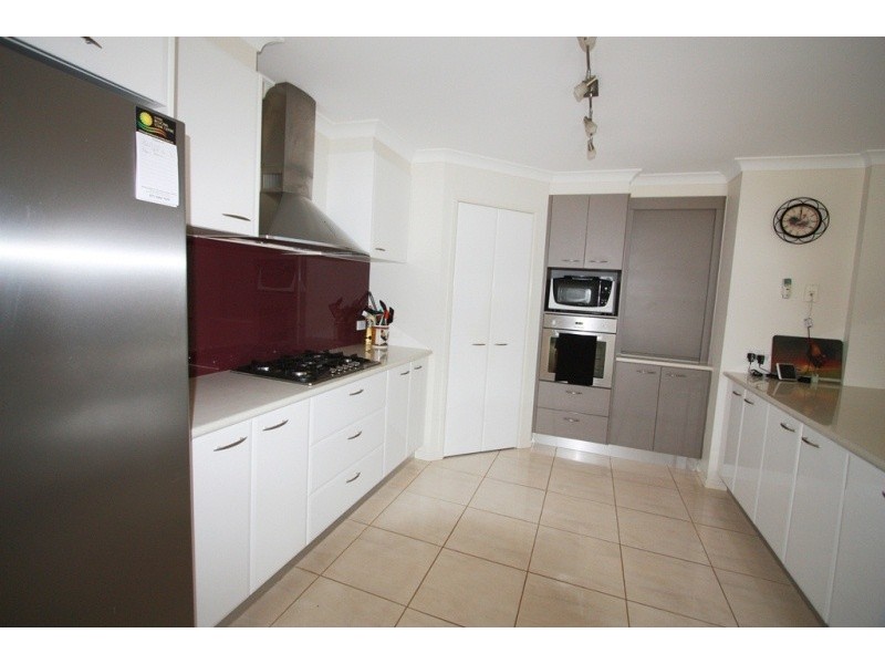 11 Duffy Court, Southside QLD 4570