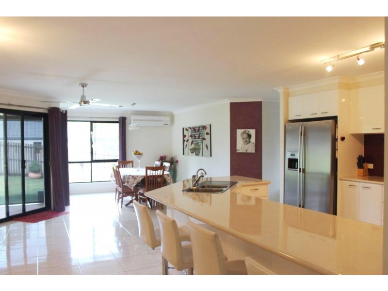 11 Duffy Court, Southside QLD 4570