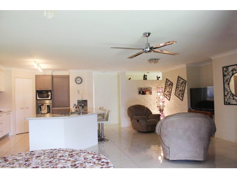 11 Duffy Court, Southside QLD 4570