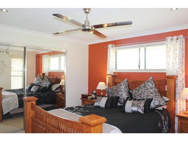 11 Duffy Court, Southside QLD 4570
