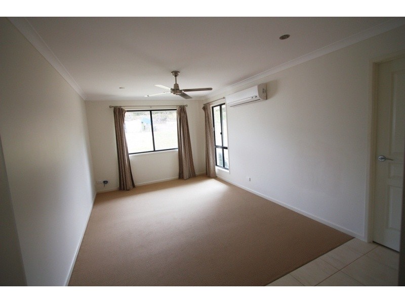 11 Duffy Court, Southside QLD 4570