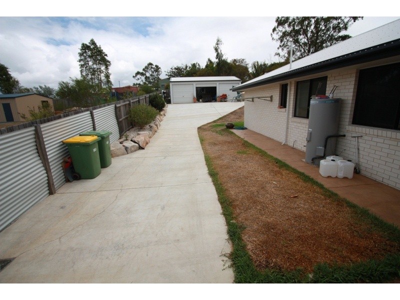 11 Duffy Court, Southside QLD 4570