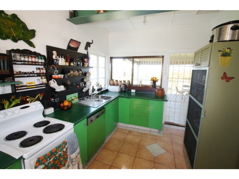 32 Arlington Road, Victory Heights QLD 4570