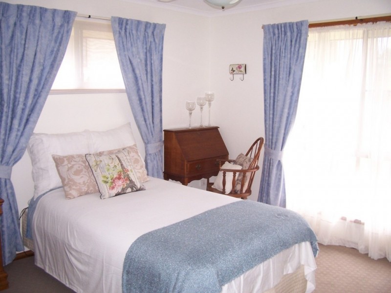 6 Stephenson Place, Monkland QLD 4570