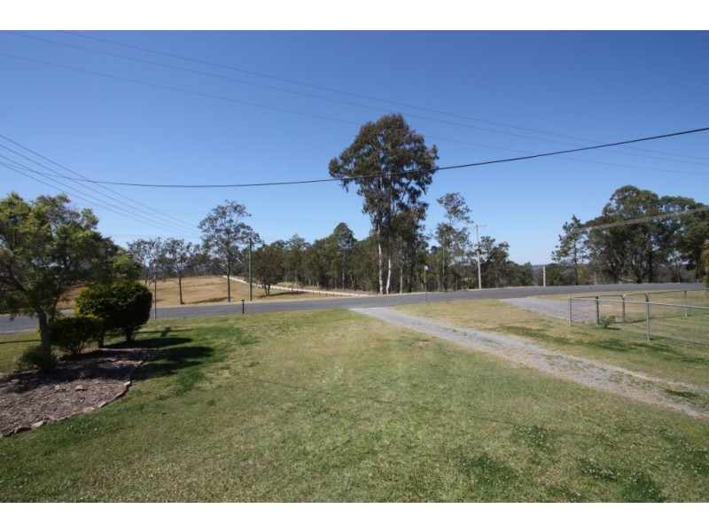 4 Browns Road, Victory Heights QLD 4570