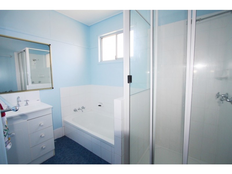 4 Browns Road, Victory Heights QLD 4570