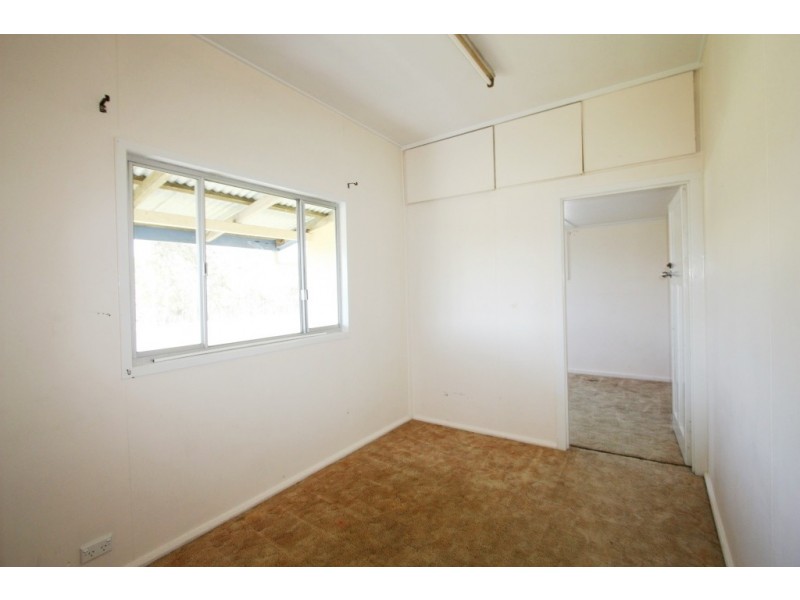 4 Browns Road, Victory Heights QLD 4570