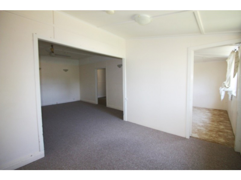 4 Browns Road, Victory Heights QLD 4570