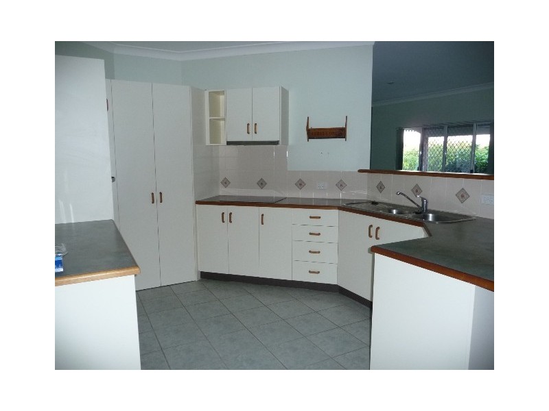 5 Farmborough Court, Southside QLD 4570