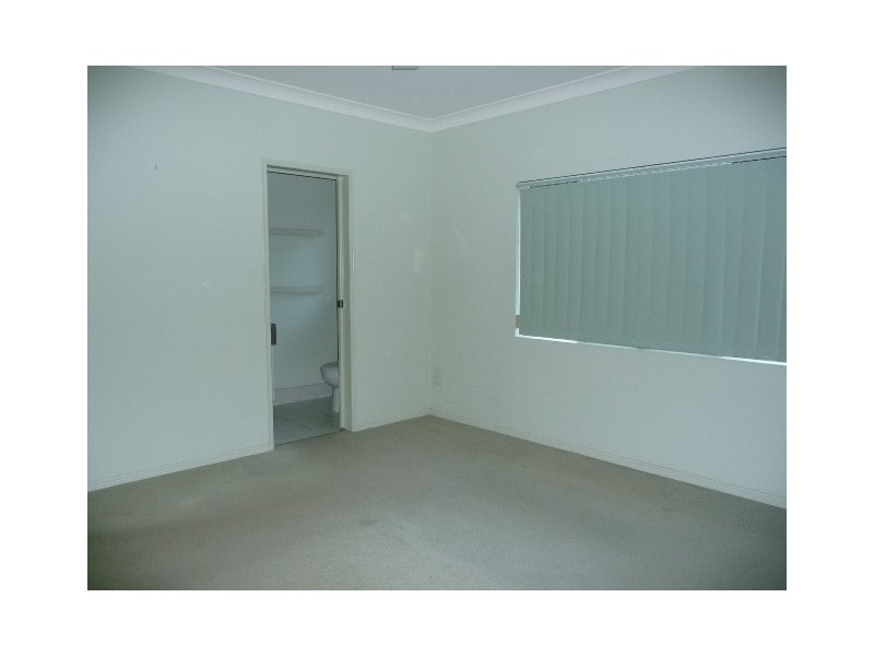 5 Farmborough Court, Southside QLD 4570