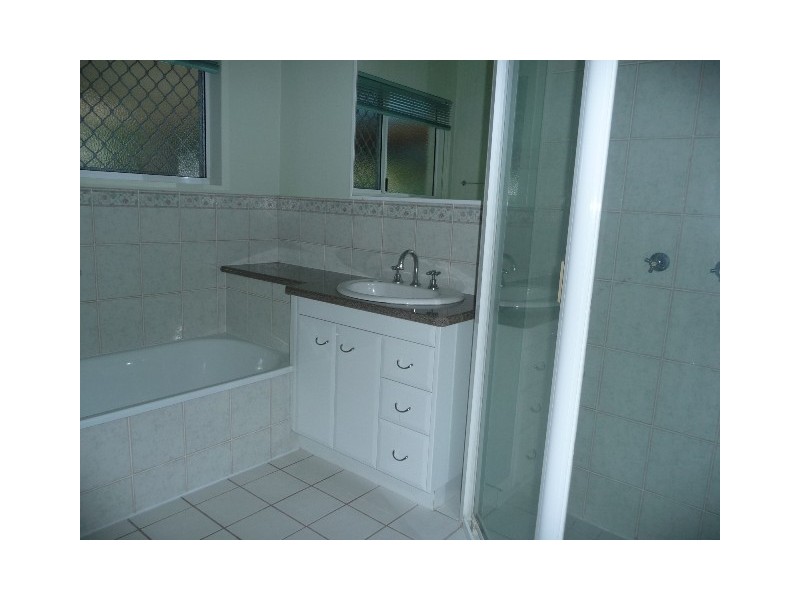 5 Farmborough Court, Southside QLD 4570