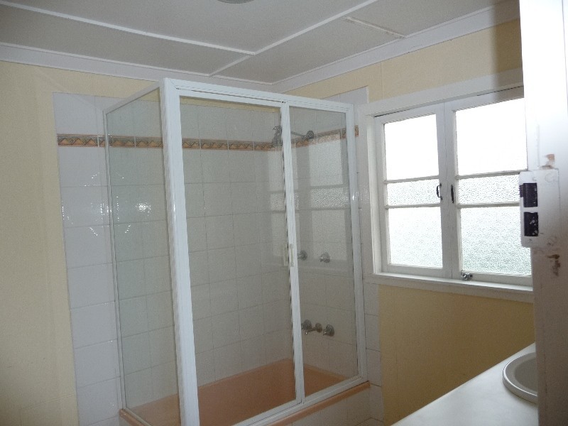 25 Crown Rd, Gympie QLD 4570