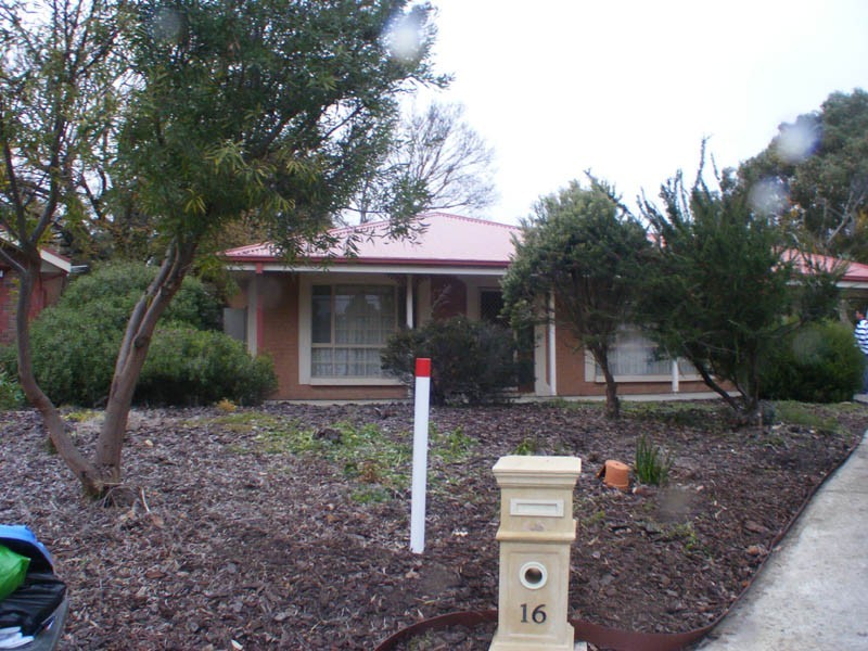 16 Elm Drive, Oakbank SA 5243