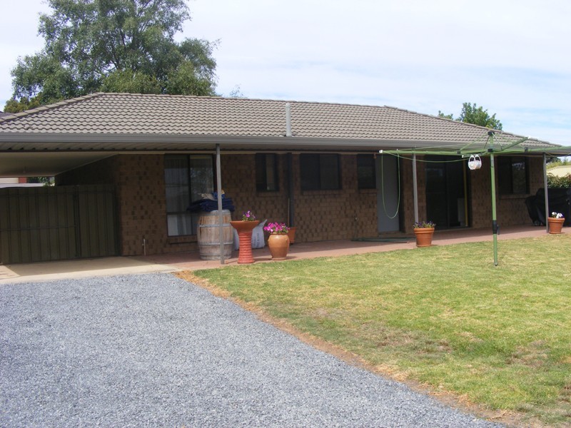 27 Jacaranda Drive, Woodside SA 5244