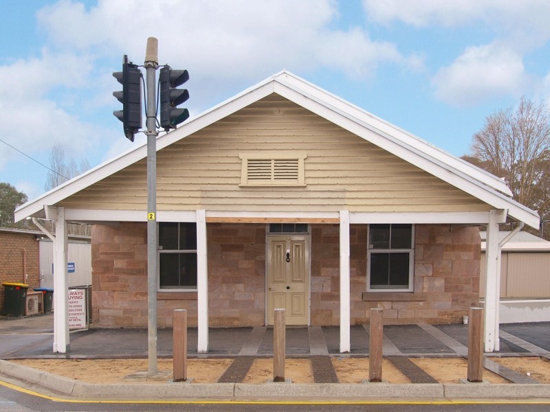 53 Main St / Onkaparinga Valley Rd, Woodside SA 5244