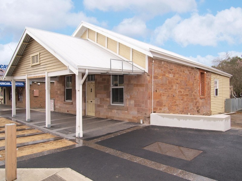 53 Main St / Onkaparinga Valley Rd, Woodside SA 5244