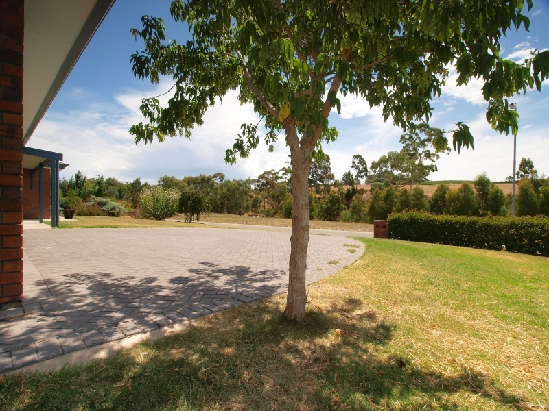 1 Oak Drive, Oakbank SA 5243