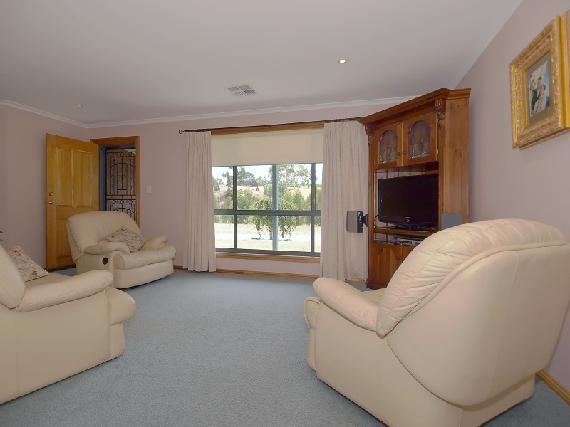 1 Oak Drive, Oakbank SA 5243