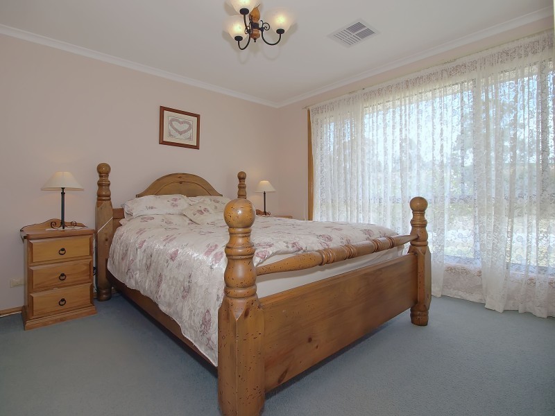 1 Oak Drive, Oakbank SA 5243
