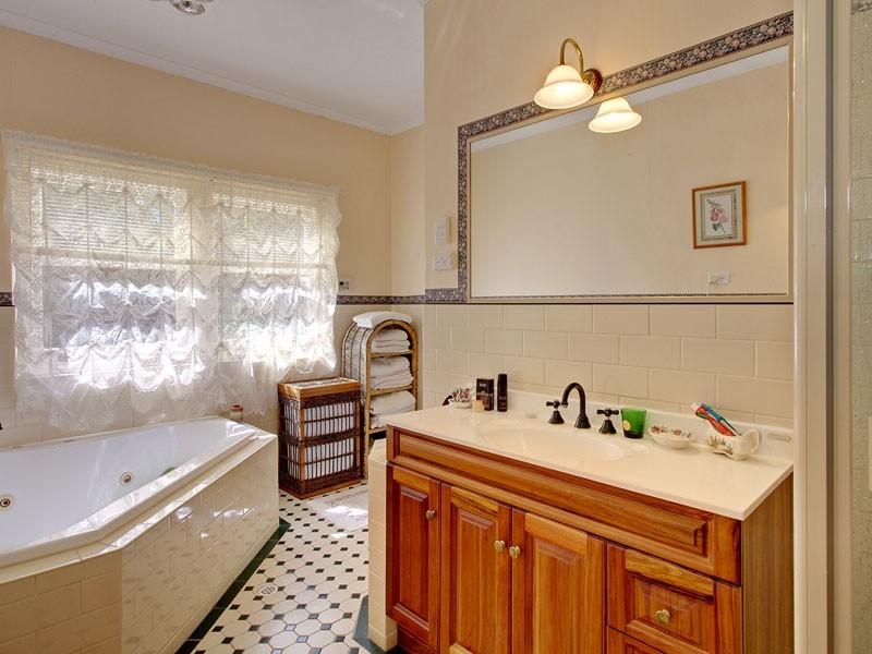 195 Oakwood Road, Oakbank SA 5243