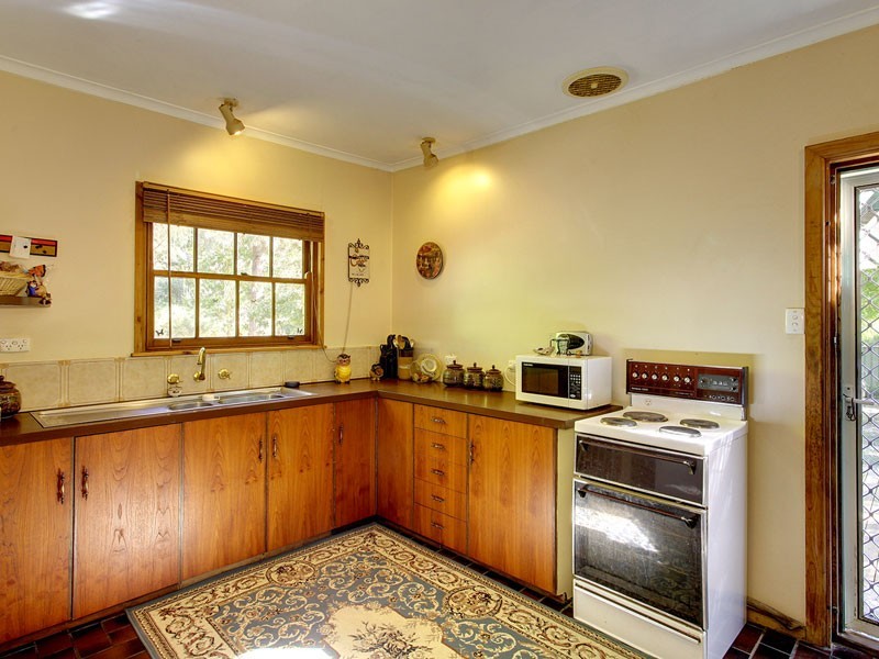 1 Bleeze Street, Birdwood SA 5234