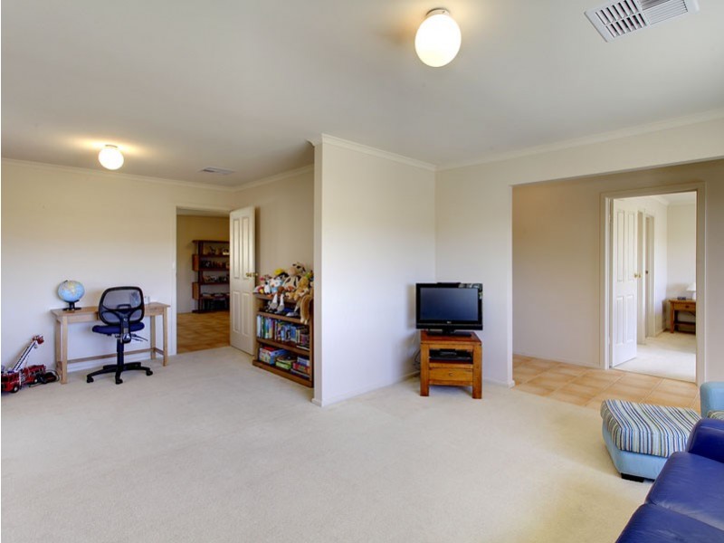 90 Grevillea Way, Woodside SA 5244