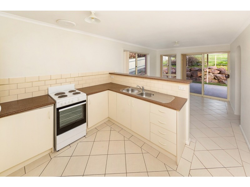 2/80 Grevillea Way, Woodside SA 5244