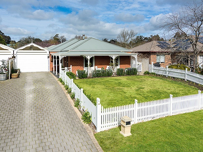 3 Oak Drive, Oakbank SA 5243