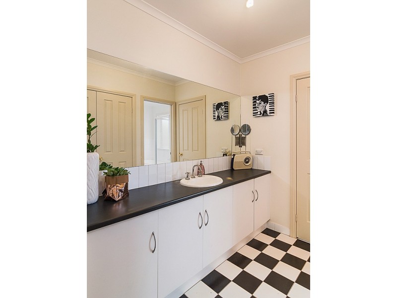 3 Oak Drive, Oakbank SA 5243