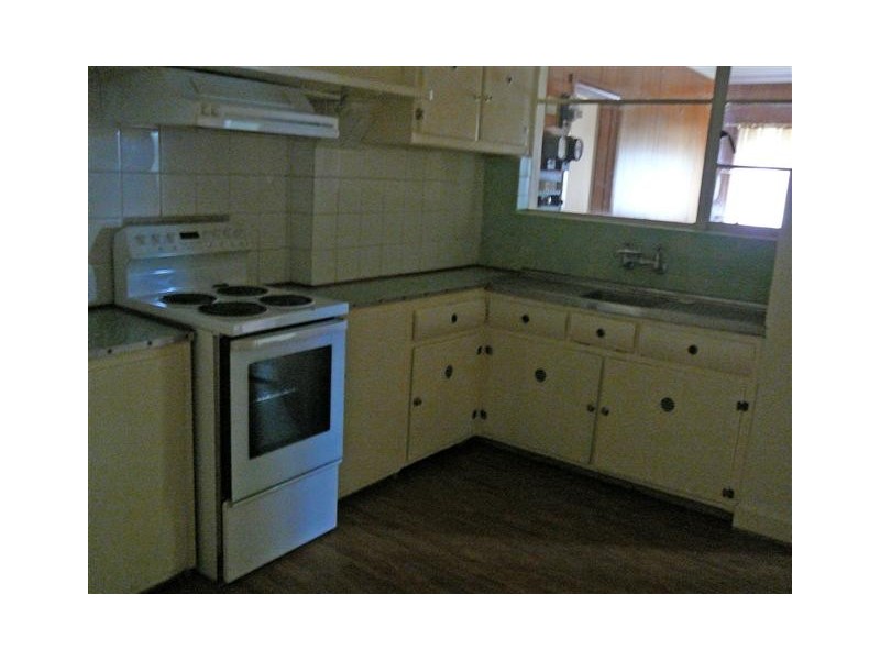 15 Tumby Bay Road, Cummins SA 5631