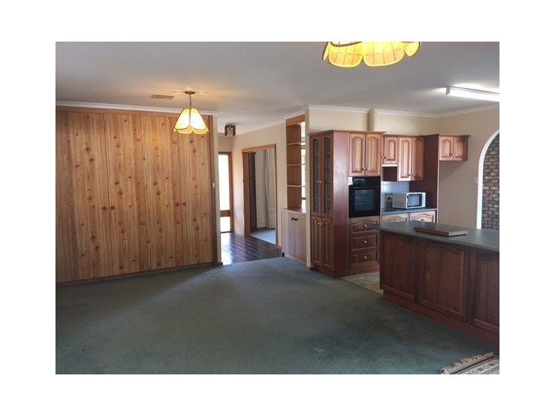 10 Walter Street, Cummins SA 5631