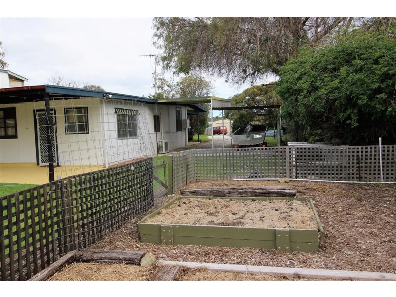 18 Flinders Avenue, Coffin Bay SA 5607